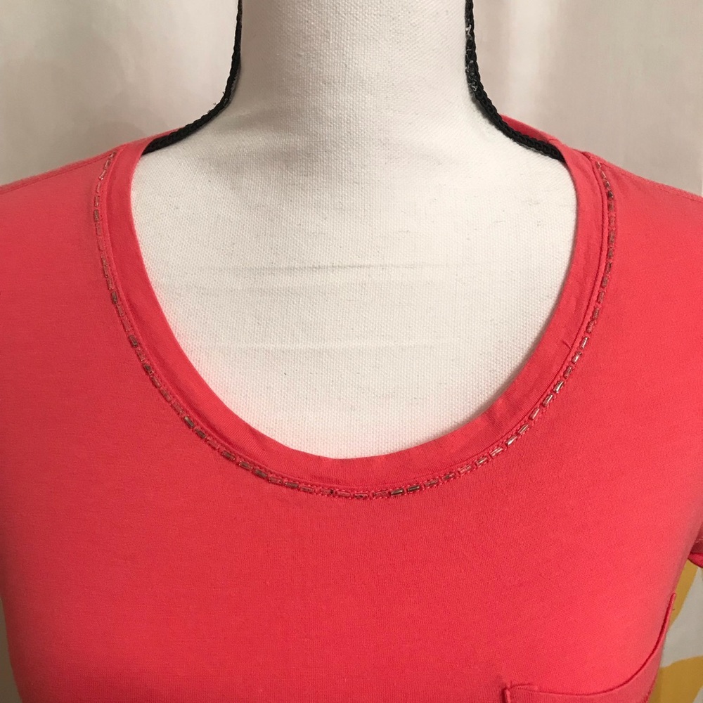 ❣️NEW YORK&COMPANY PRETTY SHIRT❣️ - Picture 3 of 6